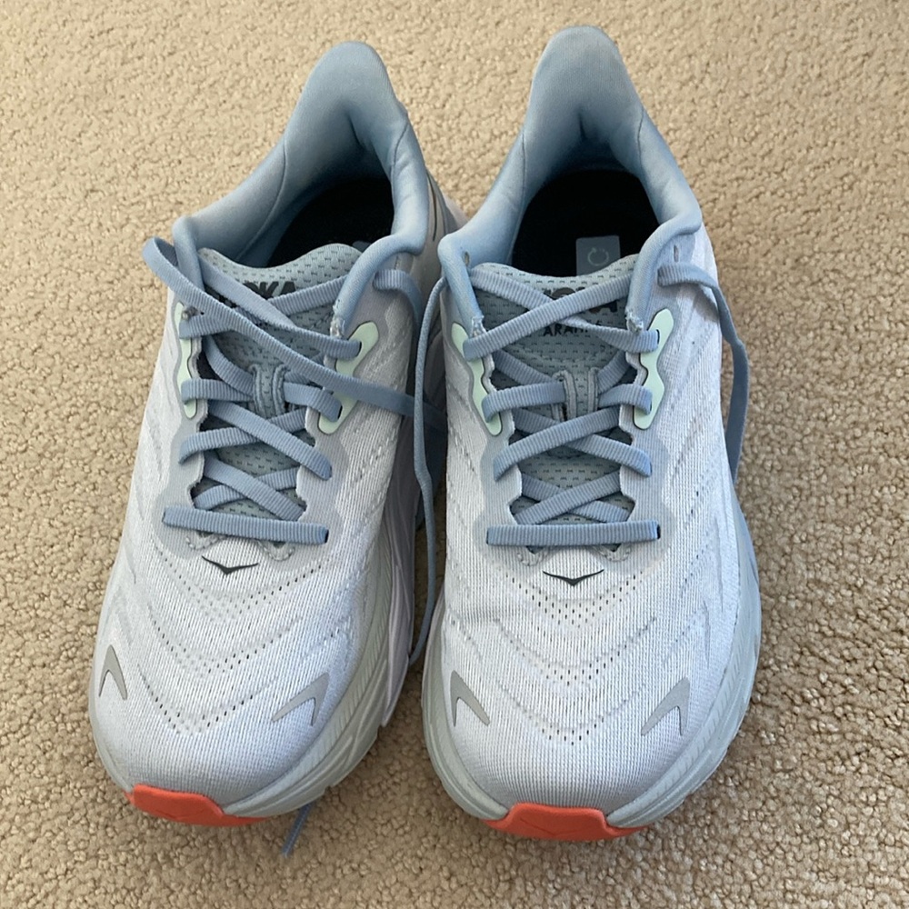 Hoka women’s arahi sneakers